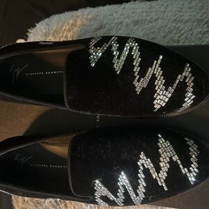 Black men’s loafers
